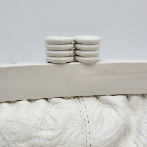 Vintage Eaton small white detailed leather kiss lock closure clutch purse - Picture 4 of 16